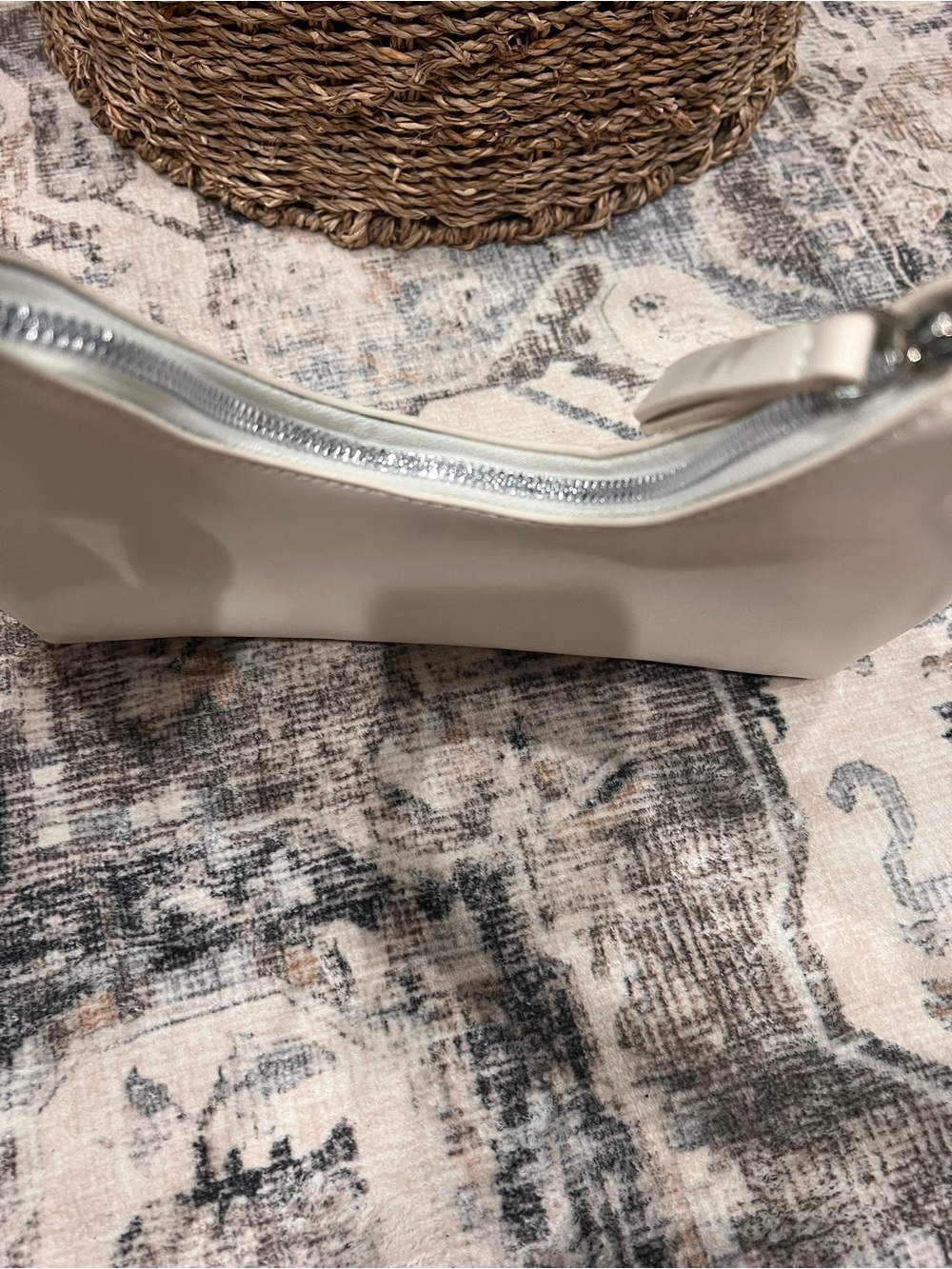 Minimalist White Women’s Shoulder Bag - Picture 2 of 3